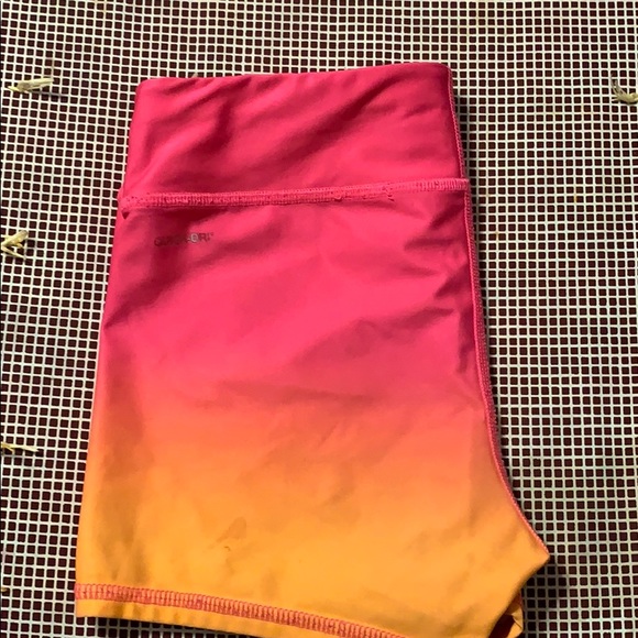 Spandex - Picture 3 of 4